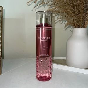 NWT Champagne Toast Fragrance Mist ✨